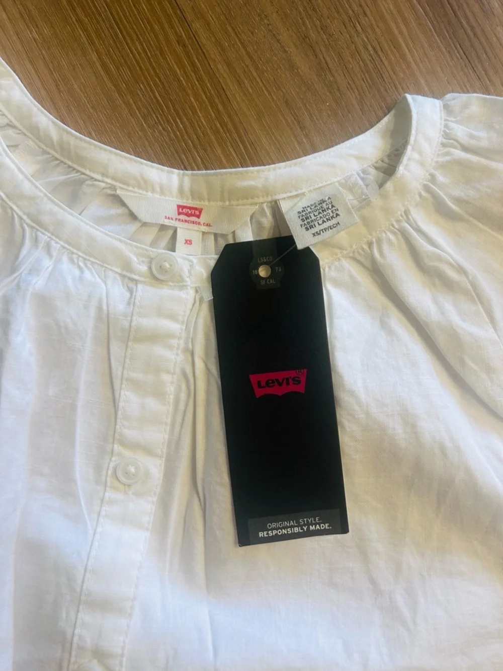 Levi's White Button-Front Peasant Blouse with Puff Sleeves - Picture 2 of 4